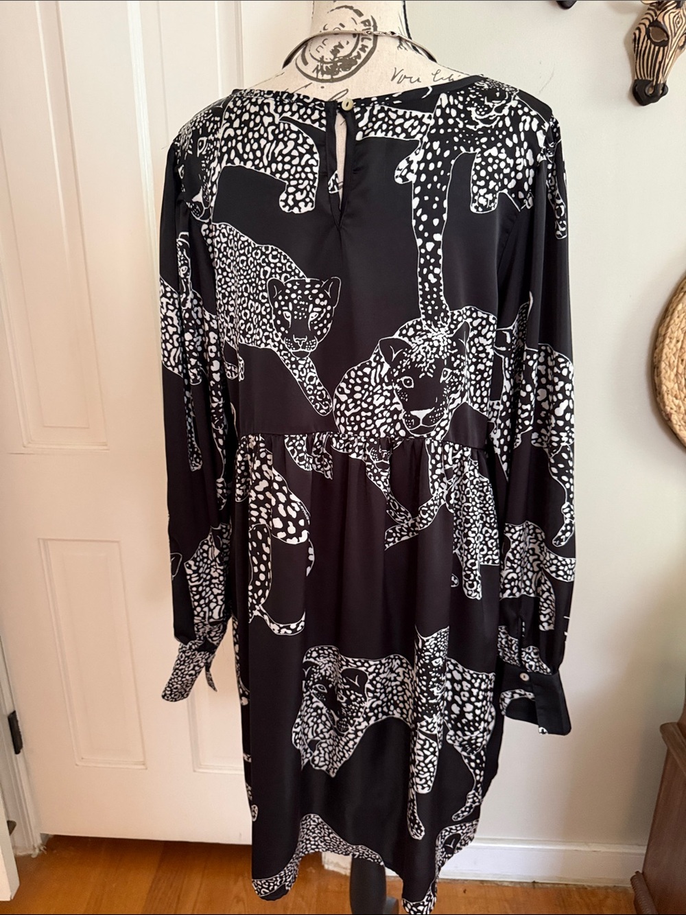 EASEL Black Leopard Oversized Long Sleeve Dress - Picture 2 of 4